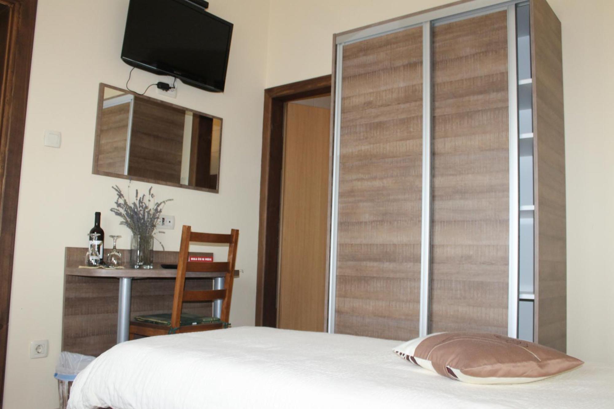 Rooms & Apartment Vinia Бьеловар Номер фото