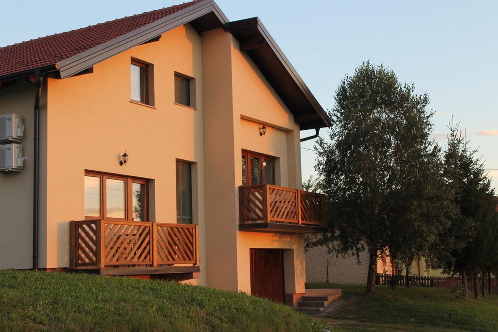 Rooms & Apartment Vinia Бьеловар Экстерьер фото